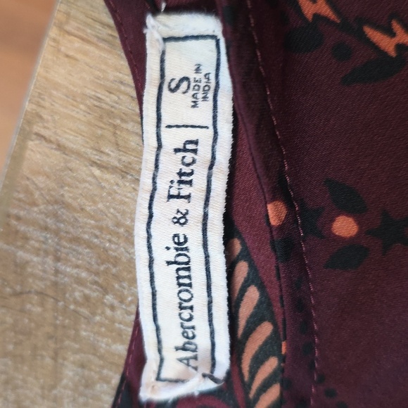 Abercrombie & Fitch Burgundy and Black Paisley Dress. Size S - Picture 3 of 5